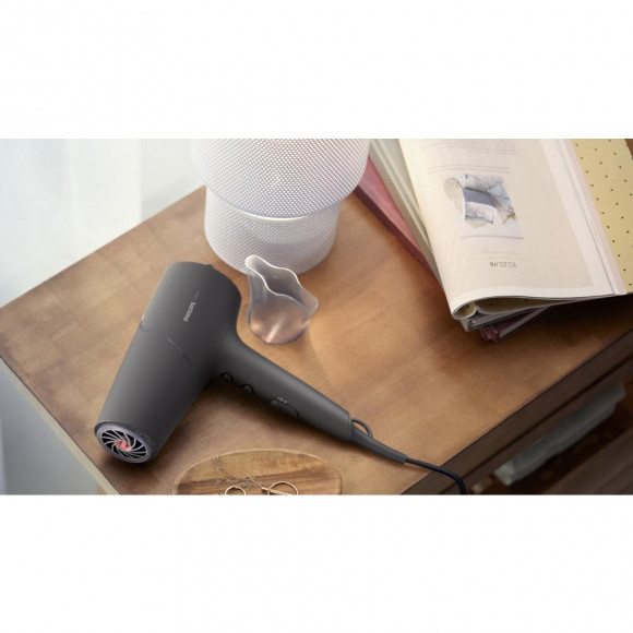 Фен с технологией ThermoShield Philips 5000 Series BHD504/00, 2100 Вт Фен с технологией ThermoShield Philips 5000 Series BHD504/00, 2100 Вт
